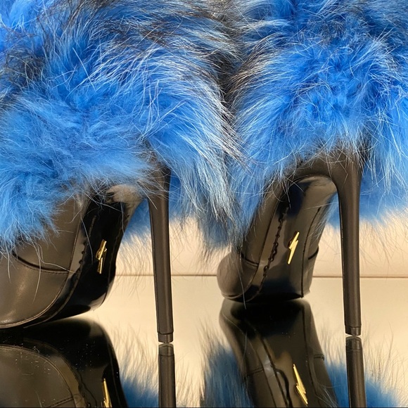 Lust for Life in Hue Blue Lola - Picture 2 of 8